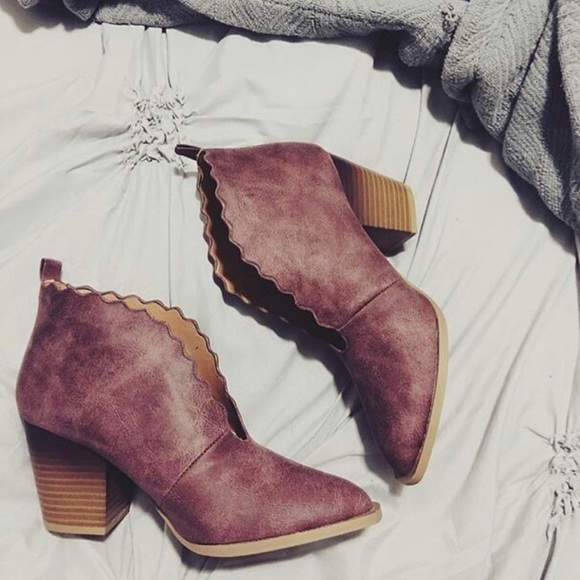 Last pair! Rose distressed booties - Picture 2 of 5